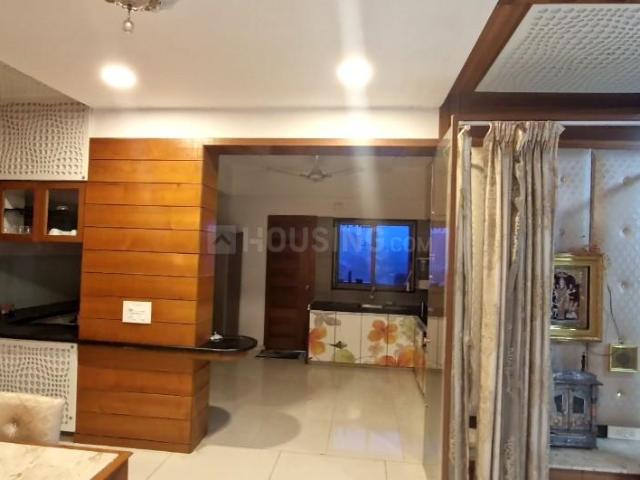 4 BHK Apartment in Vaishno Devi Circle for rent Ahmedabad. The reference number is 15889972