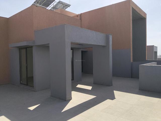 4 BHK Apartment in Vaishno Devi Circle for rent Ahmedabad. The reference number is 18986445