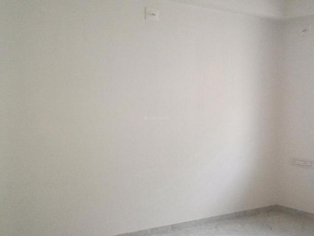 4 BHK Apartment in Vaishno Devi Circle for rent Ahmedabad. The reference number is 20510148