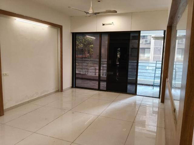 4 BHK Apartment in Vaishno Devi Circle for rent Ahmedabad. The reference number is 20656929