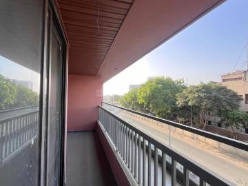 4 BHK Apartment in Vaishno Devi Circle for rent Ahmedabad. The reference number is 20051564