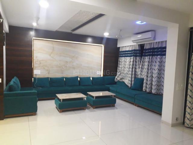 4 BHK Apartment in Vaishno Devi Circle for rent Ahmedabad. The reference number is 21036943
