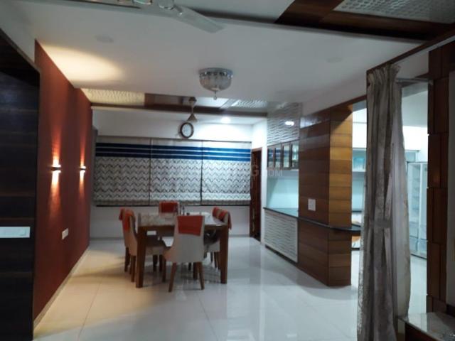 4 BHK Apartment in Vaishno Devi Circle for rent Ahmedabad. The reference number is 21036946