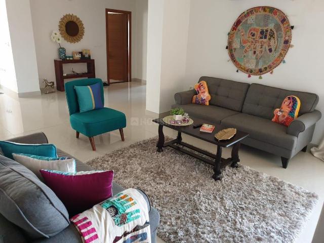 4 BHK Apartment in Vaishno Devi Circle for rent Ahmedabad. The reference number is 21065108