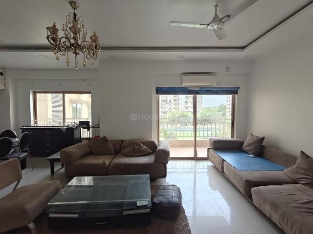 4 BHK Apartment in Vaishno Devi Circle for resale Ahmedabad. The reference number is 20024376