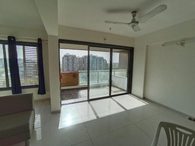 4 BHK Apartment in Vaishno Devi Circle for resale Ahmedabad. The reference number is 21074262