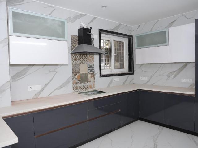 4 BHK Apartment in Vasant Kunj for rent New Delhi. The reference number is 18718238