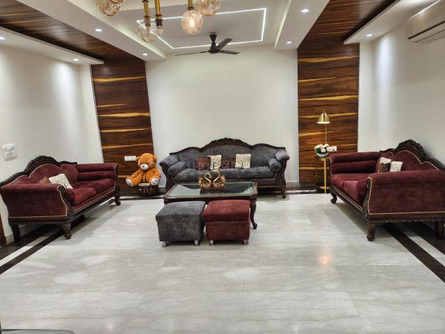 4 BHK Apartment in Vasant Kunj for rent New Delhi. The reference number is 20534093