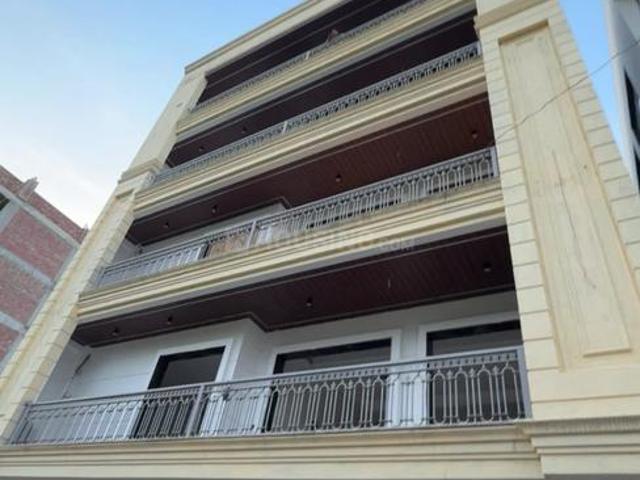 4 BHK Apartment in Vasant Kunj for rent New Delhi. The reference number is 21118635