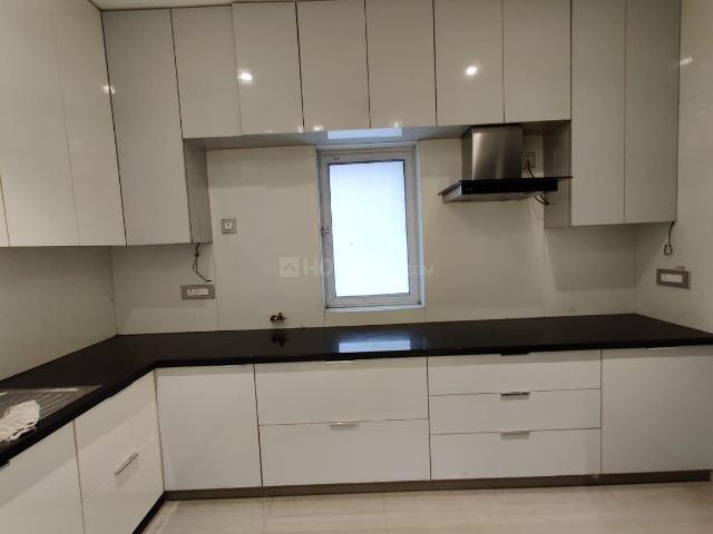 4 BHK Apartment in Vasant Kunj for rent New Delhi. The reference number is 8138034