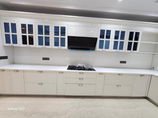 4 BHK Apartment in Vasant Kunj for resale New Delhi. The reference number is 18349084