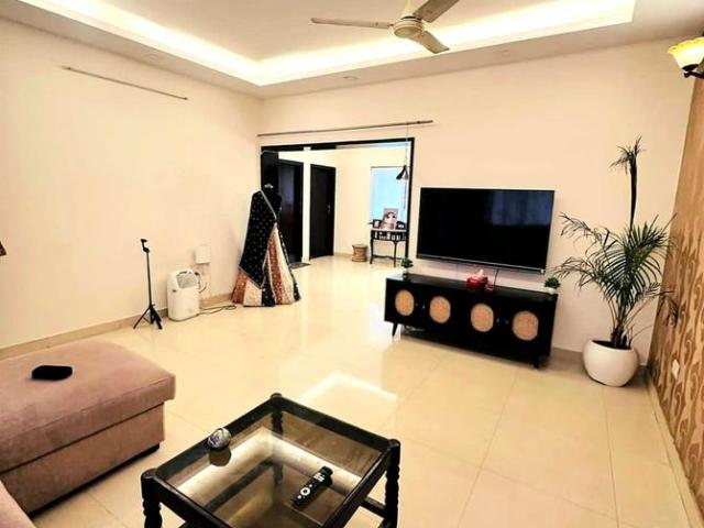 4 BHK Apartment in Vasant Kunj for resale New Delhi. The reference number is 19560580