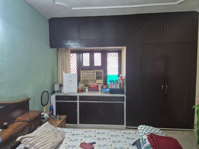 4 BHK Apartment in Vasant Kunj for resale New Delhi. The reference number is 19575929