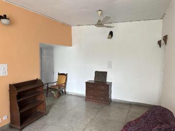4 BHK Apartment in Vasant Kunj for resale New Delhi. The reference number is 19774928