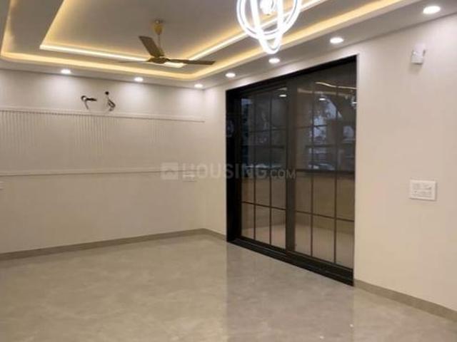 4 BHK Apartment in Vasant Kunj for resale New Delhi. The reference number is 19775106