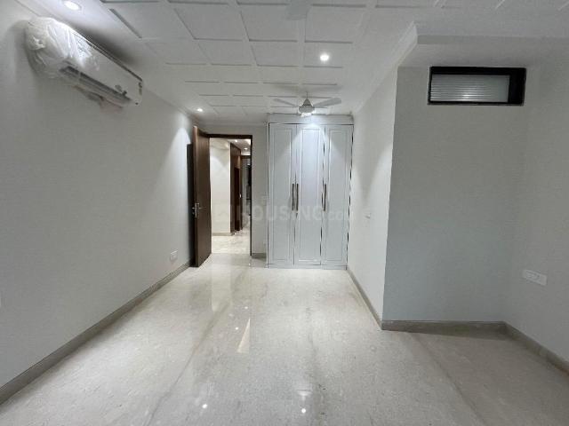 4 BHK Apartment in Vasant Kunj for resale New Delhi. The reference number is 19776042