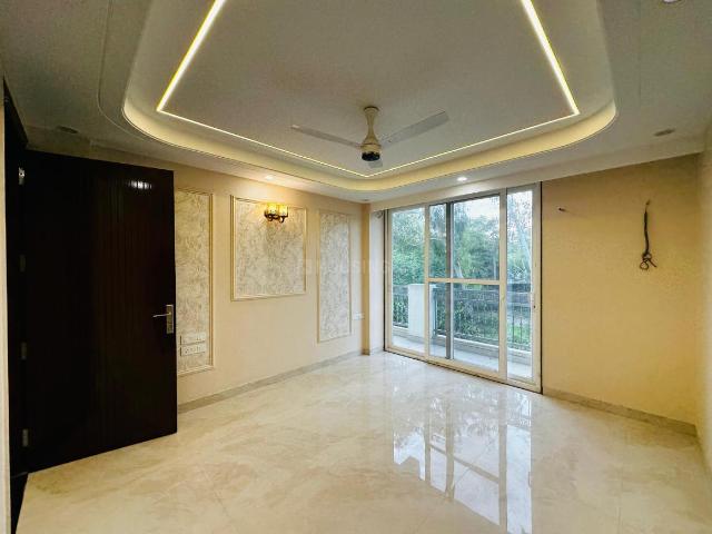 4 BHK Apartment in Vasant Kunj for resale New Delhi. The reference number is 20635978