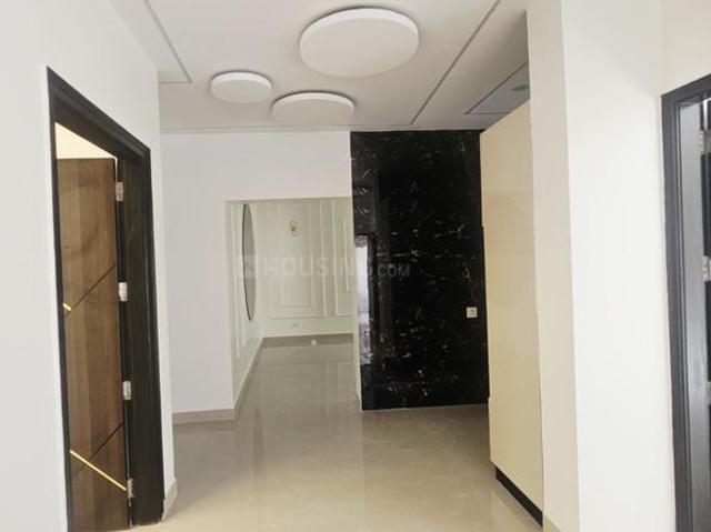 4 BHK Apartment in Vasant Kunj for resale New Delhi. The reference number is 20357206