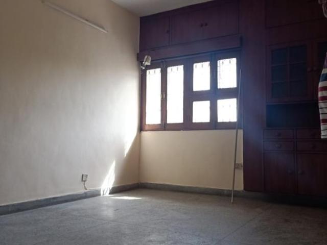 4 BHK Apartment in Vasant Kunj for resale New Delhi. The reference number is 9632639
