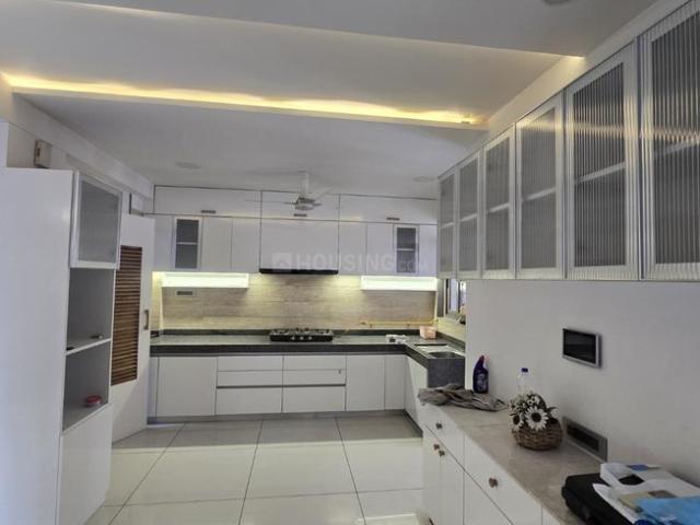 4 BHK Apartment in Vastrapur for rent Ahmedabad. The reference number is 20271820