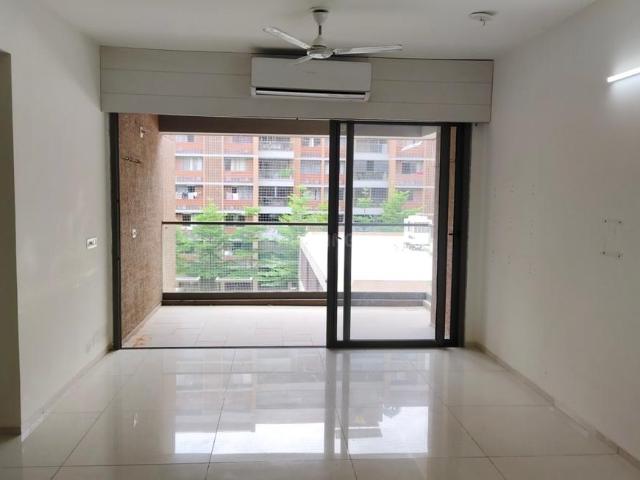 4 BHK Apartment in Vastrapur for rent Ahmedabad. The reference number is 21033890