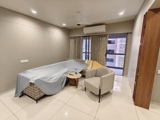 4 BHK Apartment in Vastrapur for rent Ahmedabad. The reference number is 21240135