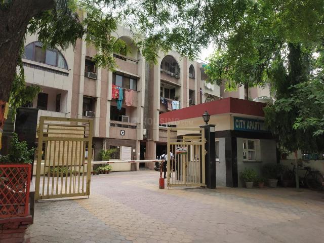 4 BHK Apartment in Vasundhara Enclave for resale New Delhi. The reference number is 20276550