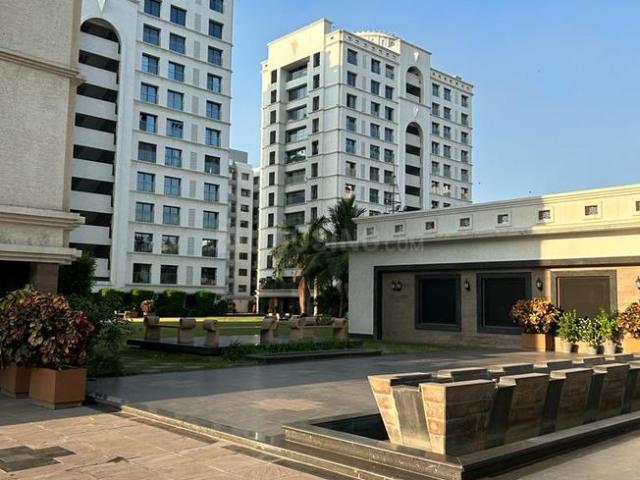 4 BHK Apartment in Vesu for rent Surat. The reference number is 19063291