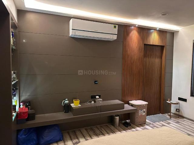 4 BHK Apartment in Vesu for resale Surat. The reference number is 19979219