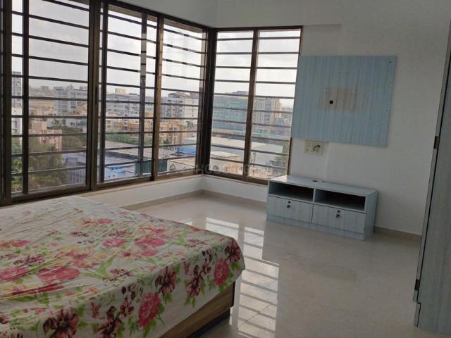 4 BHK Apartment in Vile Parle West for rent Mumbai. The reference number is 20484789