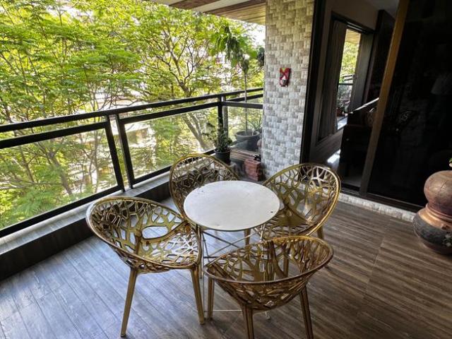 4 BHK Apartment in Vile Parle West for rent Mumbai. The reference number is 20574697