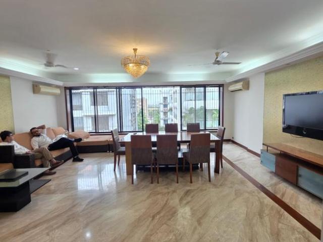 4 BHK Apartment in Vile Parle West for rent Mumbai. The reference number is 20881633
