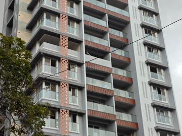 4 BHK Apartment in Vile Parle West for resale Mumbai. The reference number is 17228712