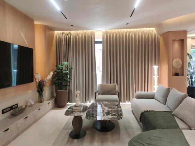 4 BHK Apartment in Vile Parle West for resale Mumbai. The reference number is 19018804