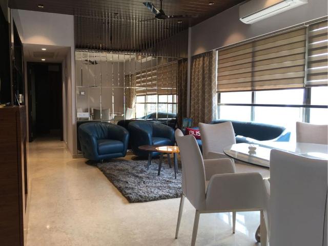 4 BHK Apartment in Vile Parle West for resale Mumbai. The reference number is 19526082