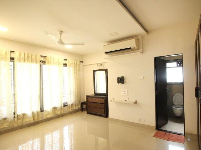 4 BHK Apartment in Vile Parle West for resale Mumbai. The reference number is 19526614