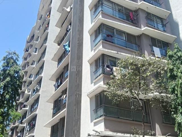 4 BHK Apartment in Vile Parle West for resale Mumbai. The reference number is 20016458