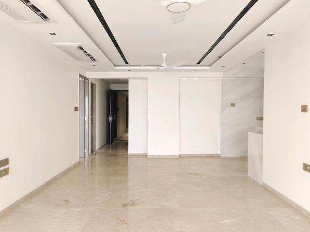 4 BHK Apartment in Vile Parle West for resale Mumbai. The reference number is 21106753