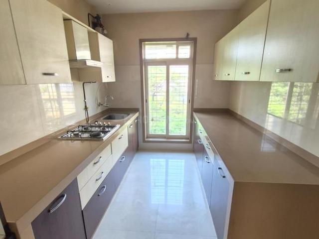 4 BHK Apartment in Vile Parle East for rent Mumbai. The reference number is 19320040