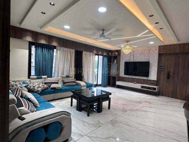 4 BHK Apartment in Viman Nagar for rent Pune. The reference number is 21053570