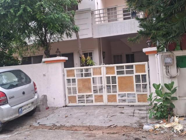4 BHK Duplex in Chuna Bhatti for rent Bhopal. The reference number is 20727668