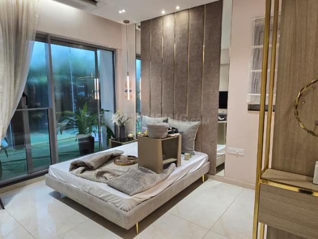 4 BHK Duplex in Kandivali East for resale Mumbai. The reference number is 20673174