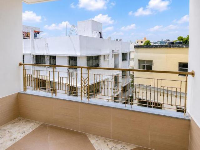 4 BHK Duplex in Lake Gardens for resale Kolkata. The reference number is 21001614