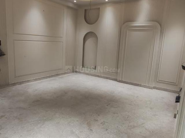 4 BHK Duplex in Model Town for resale New Delhi. The reference number is 19003478