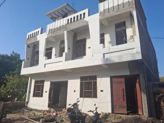 4 BHK Duplex in Naubasta for resale Kanpur. The reference number is 20269635