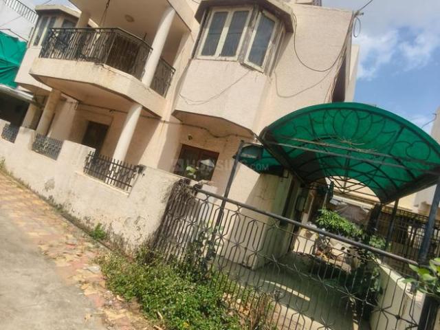 4 BHK Duplex in Nizampura for resale Vadodara. The reference number is 21088542