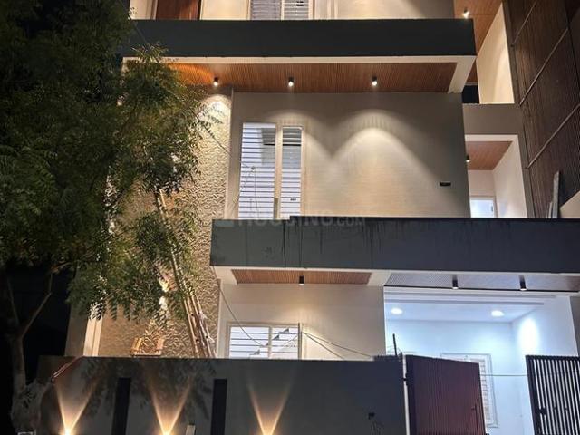 4 BHK Duplex in Shastripuram for resale Agra. The reference number is 20621512