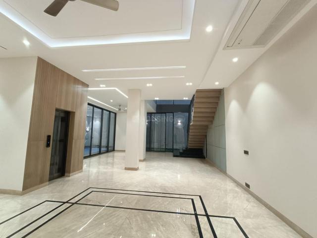 4 BHK Duplex in Panchsheel Park for resale New Delhi. The reference number is 20402344
