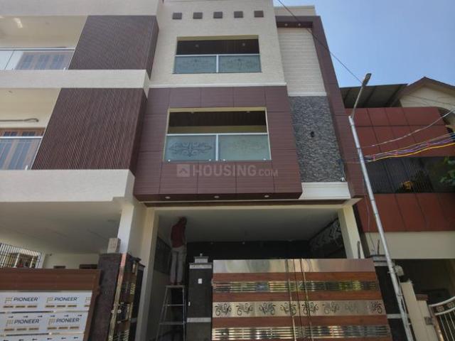 4 BHK Duplex in Valasaravakkam for resale Chennai. The reference number is 19384944