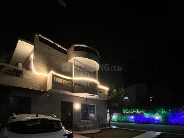 4 BHK Farm House in Sainik Farm for resale New Delhi. The reference number is 20314453